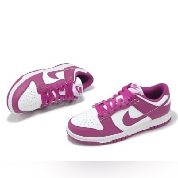 Nike Dunk Low GS Sneakers Girls, Fuchsia Pink Size 4Y - Picture 1 of 7